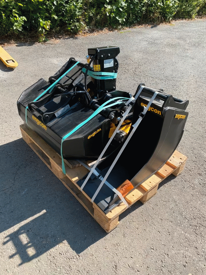 Engcon EC02B Tiltrotator for 1.5–3 t Excavators – S30 Sandwich, Hydraulic Open/Close, 3-Bucket Kit