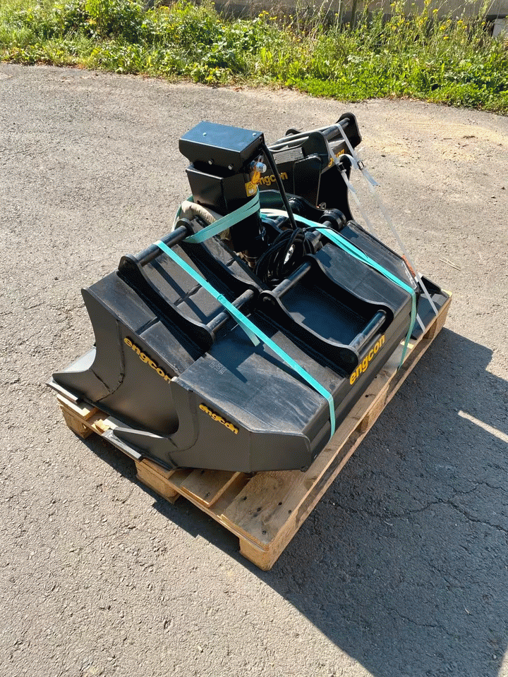 Engcon EC02B Tiltrotator for 1.5–3 t Excavators – S30 Sandwich, Hydraulic Open/Close, 3-Bucket Kit