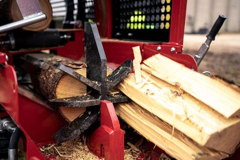 Brugger Machinery SA48 Pro – Heavy-Duty Firewood Processor (48 cm, 20 T)