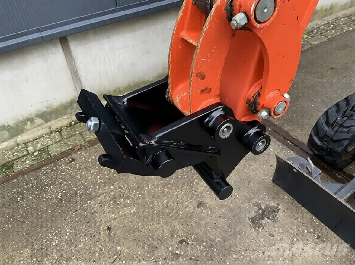 2022 Kubota K008-5 Mini Excavator – 360 h, Adjustable Tracks, 3 Buckets Included